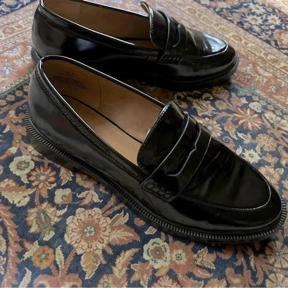 EUC barely worn Black leather patent loafers size EU 36 or US 5. Like new! - Picture 1 of 13